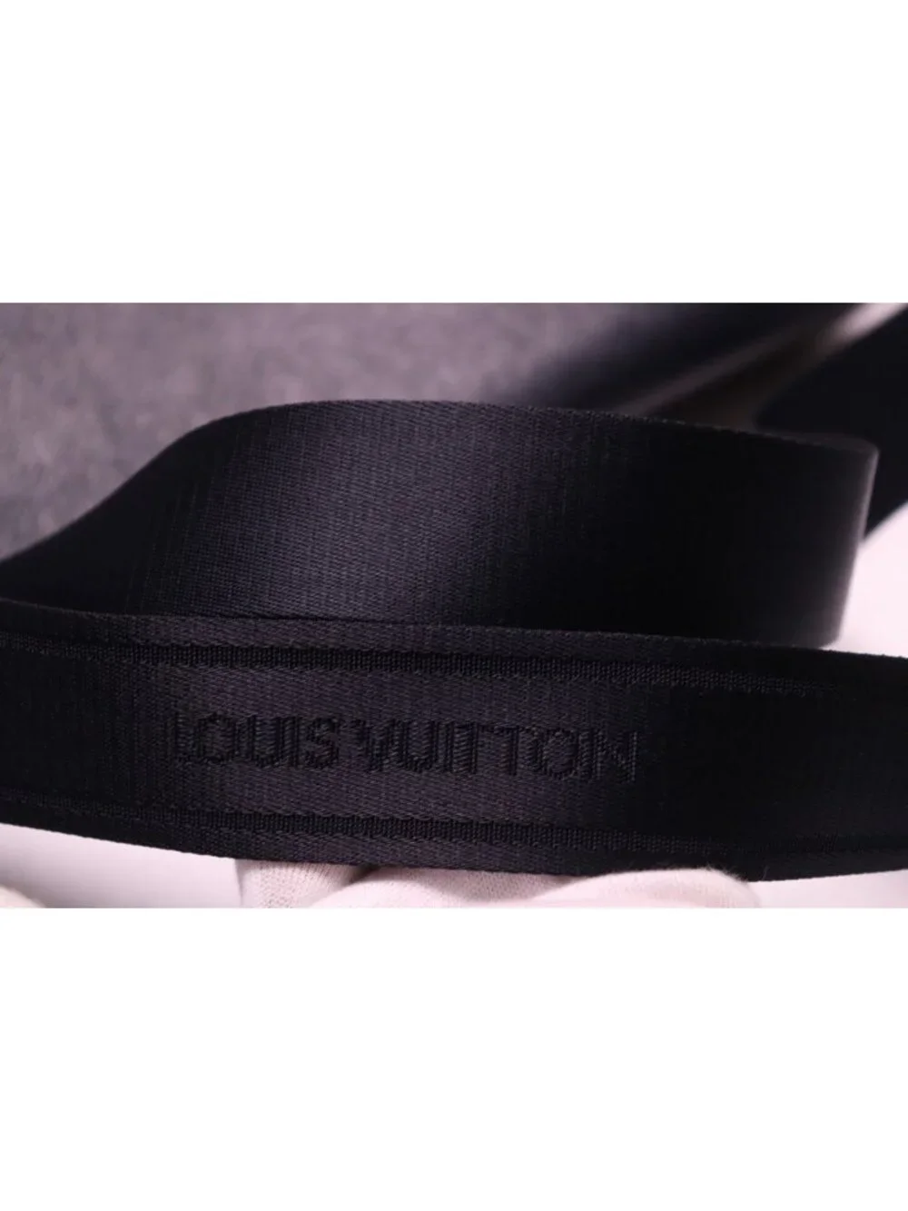 Louis Vuitton Taiga Roman Shoulder Bag